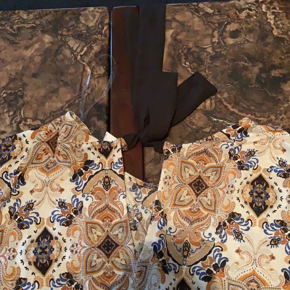 Top - Picture 2 of 2